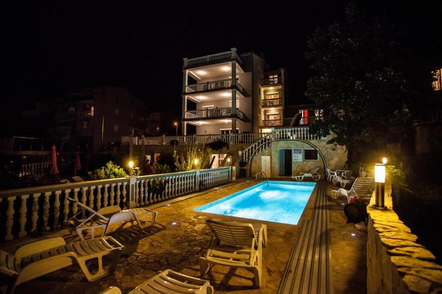 Bazén v ubytovaní Apartment in Crikvenica with sea view, terrace, air conditioning, WiFi 3492-10 alebo v jeho blízkosti