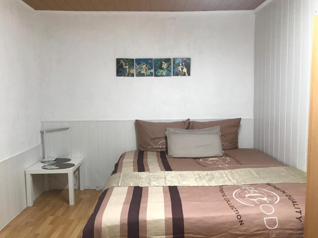 PensionLien - Double Or Twin Room With Shared Bathroom