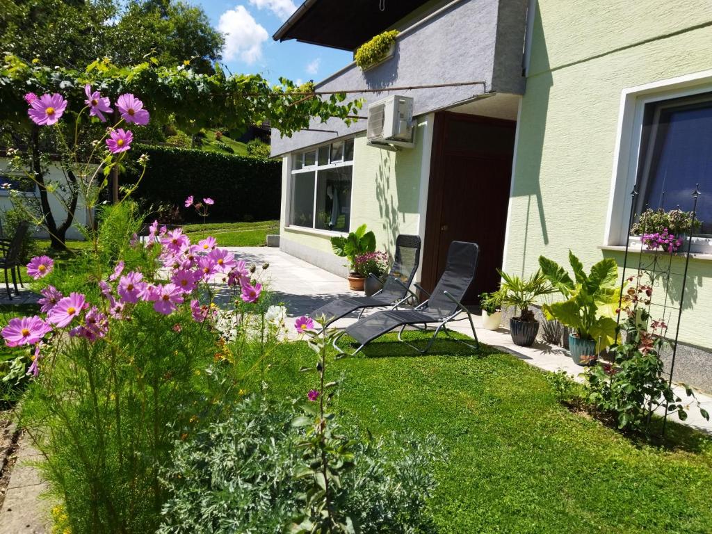 Zahrada ubytování Apartma JERMAN - Cerknica