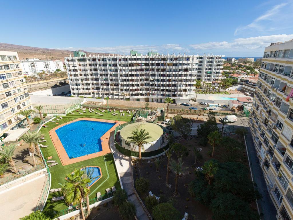 Bazén v ubytovaní Top floor sea view central holiday home alebo v jeho blízkosti