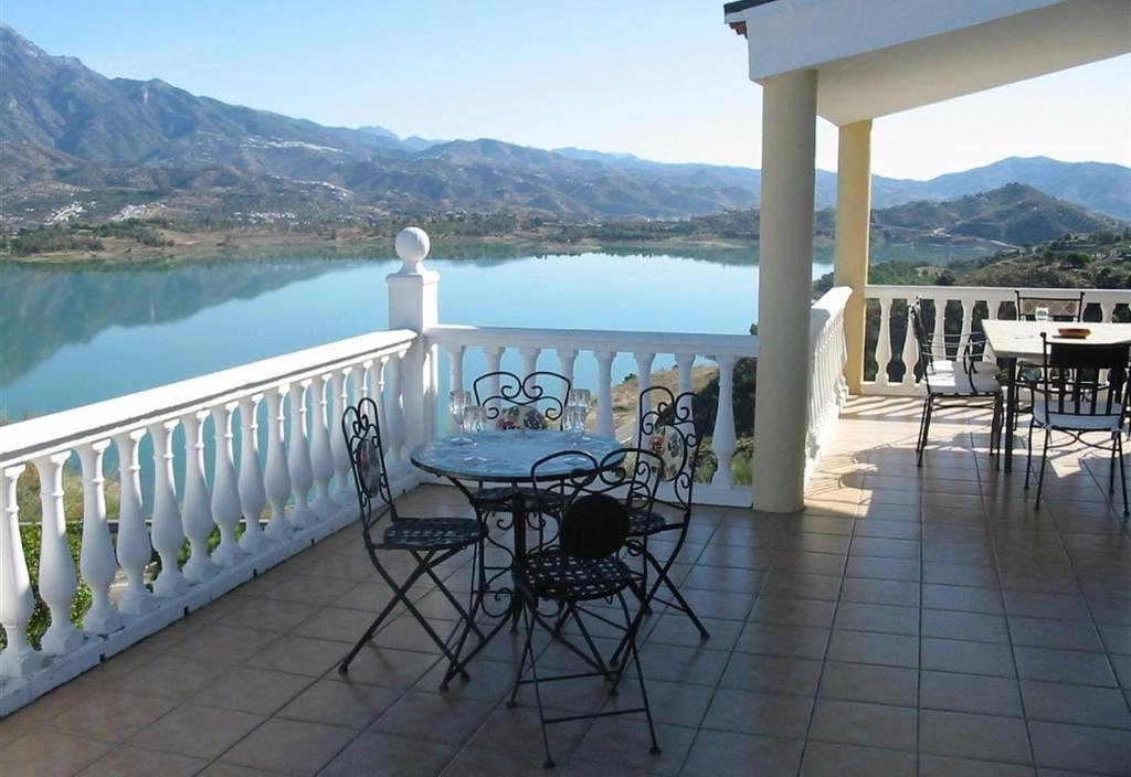 Iris stunning views heated pool, Los Romanes – Updated 2022 ...