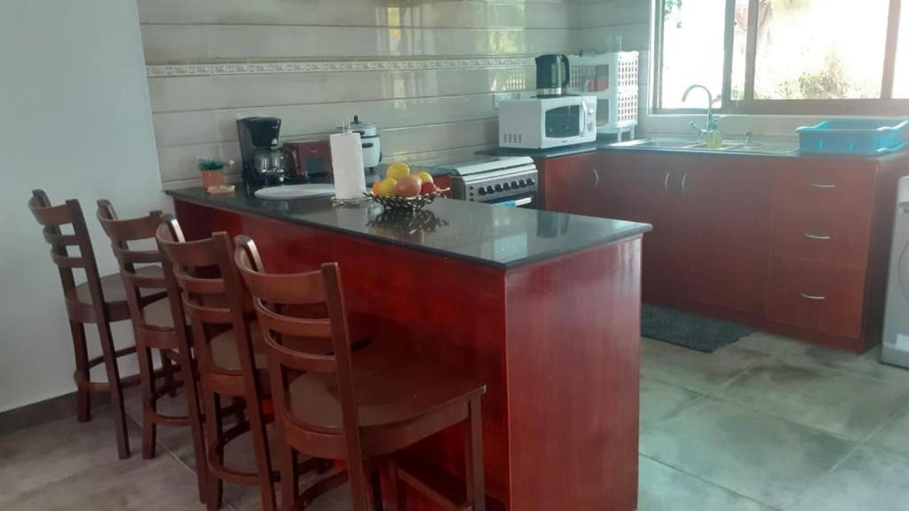 Kuchyň nebo kuchyňský kout v ubytování Mount Simpson 2-Beds Sleeps 4 5 mins to Beach