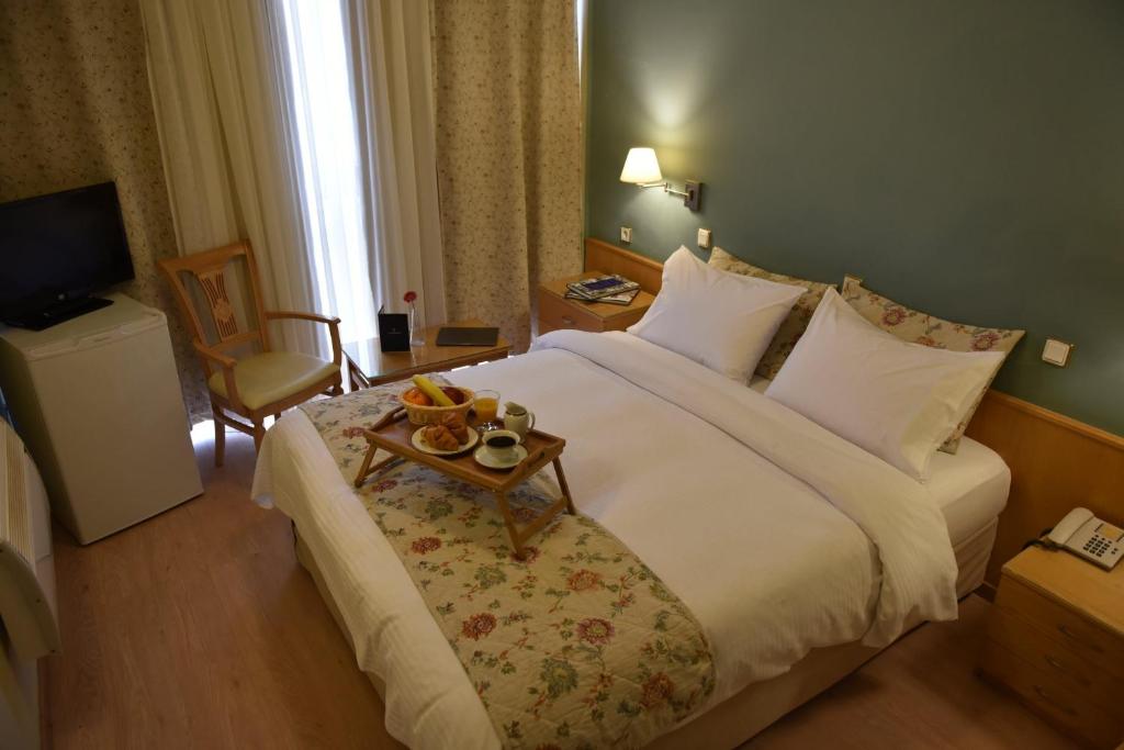 Postel nebo postele na pokoji v ubytování Hotel Xanthippion
