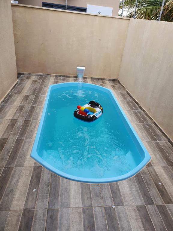 a swimming pool with a toy in the water at Casa Recanto do Maestro ll in Olímpia