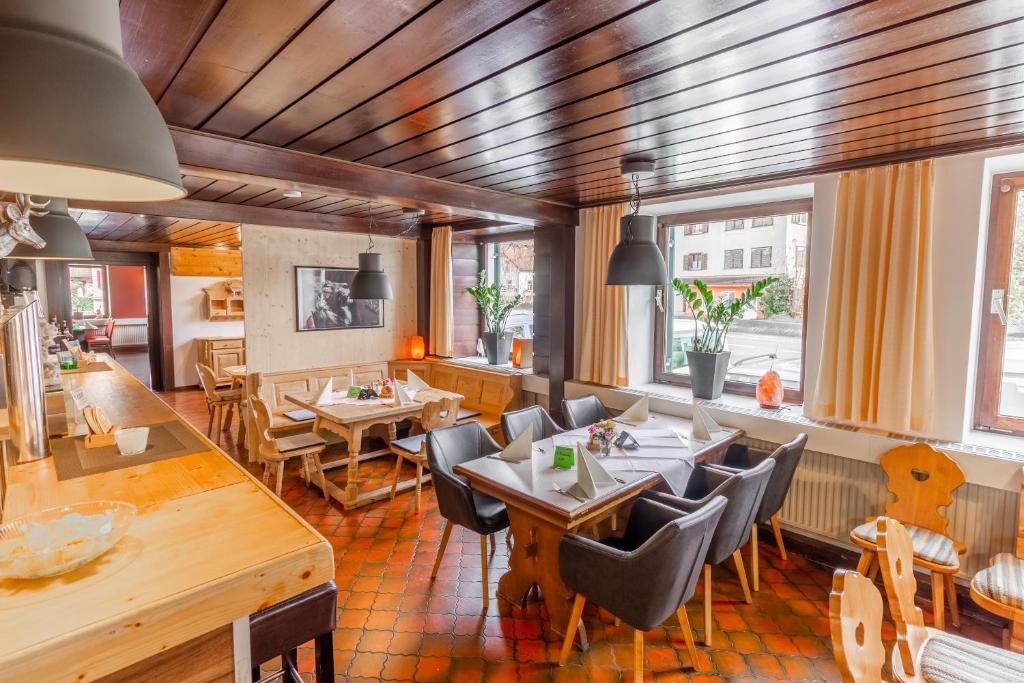 Posezení v ubytování Hotel Pension Löwen in Sulz