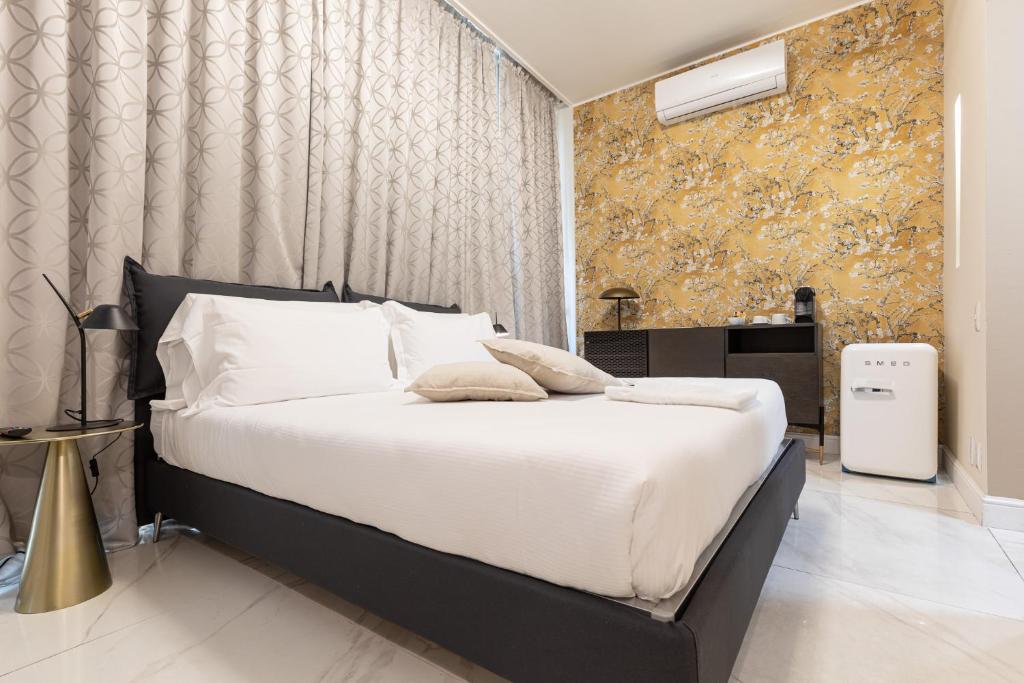 A bed or beds in a room at BePlace Apartments in Duomo