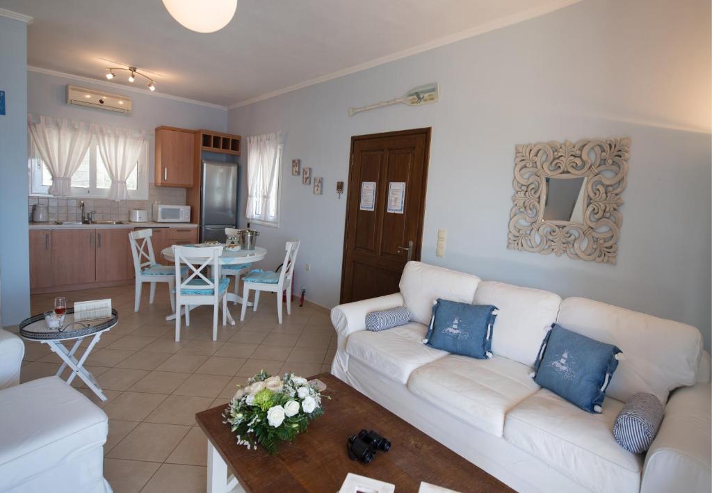 Kuchnia lub aneks kuchenny w obiekcie Villa Pasithea - breathtaking seaviews, infinity pool, privacy, close to the beach