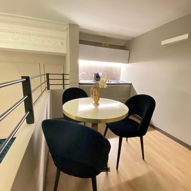 INTOMILAN Galleria Duomo I Boutique & Design Aparthotel - Resim 19