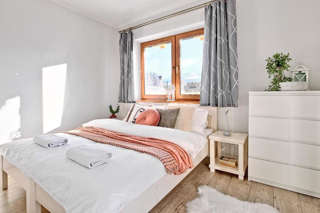 Posteľ alebo postele v izbe v ubytovaní Apartamenty Maciejka Odkryj Zakopane