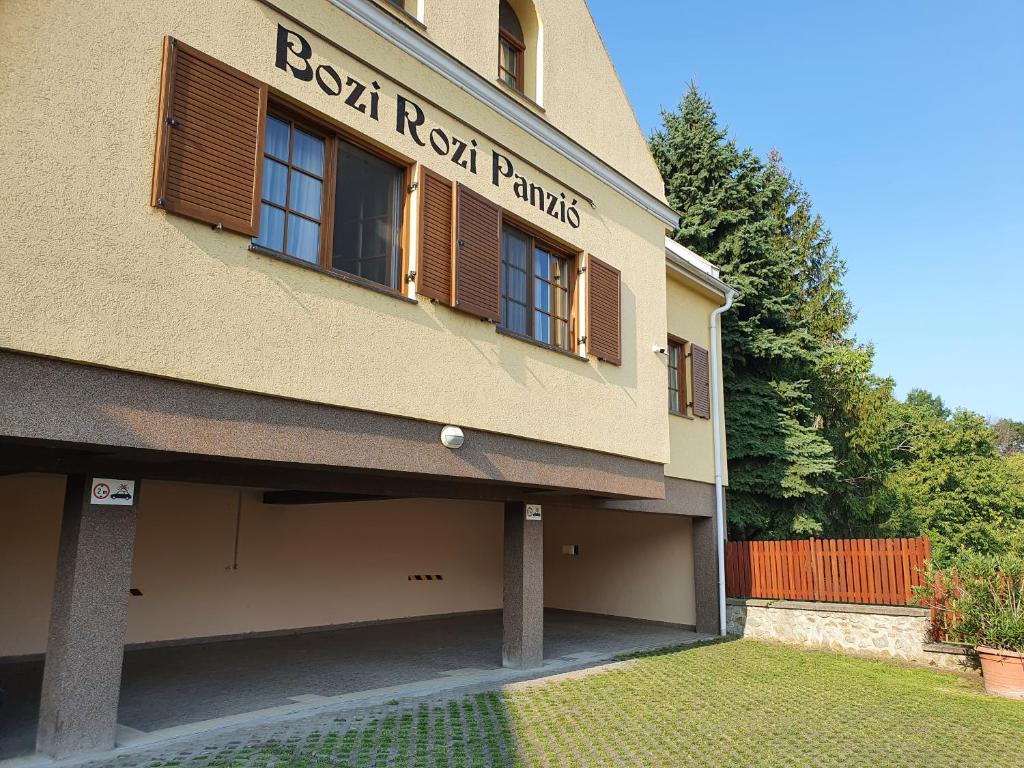 Budova, v ktorej sa penzión nachádza