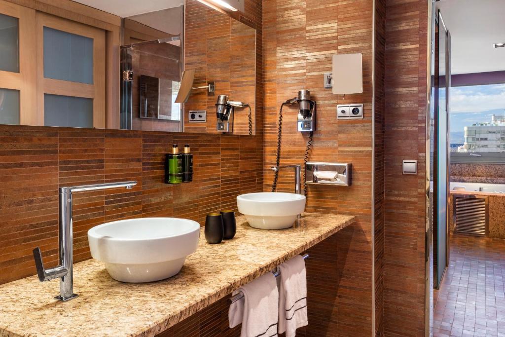 A bathroom at Melia Madrid Princesa
