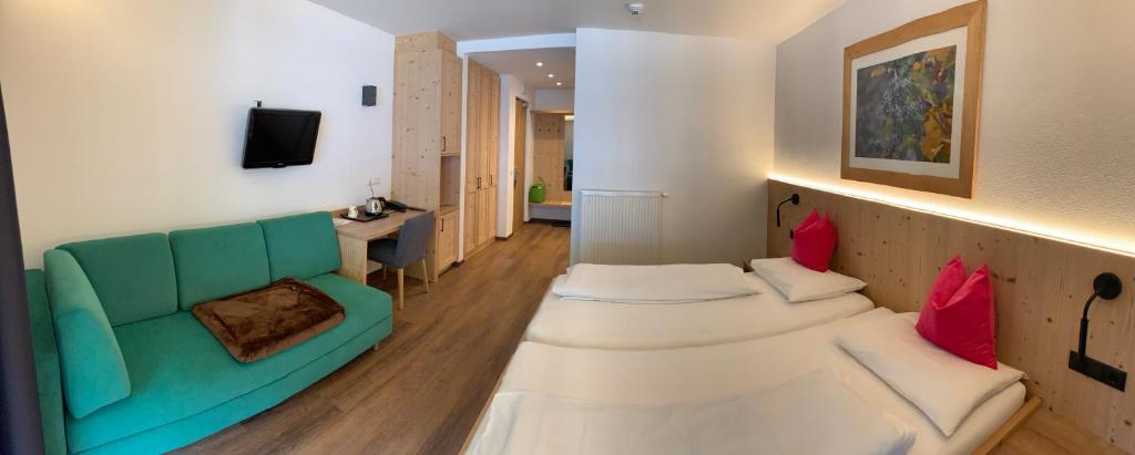 Postel nebo postele na pokoji v ubytování Alphotel Stocker Alpine Wellnesshotel