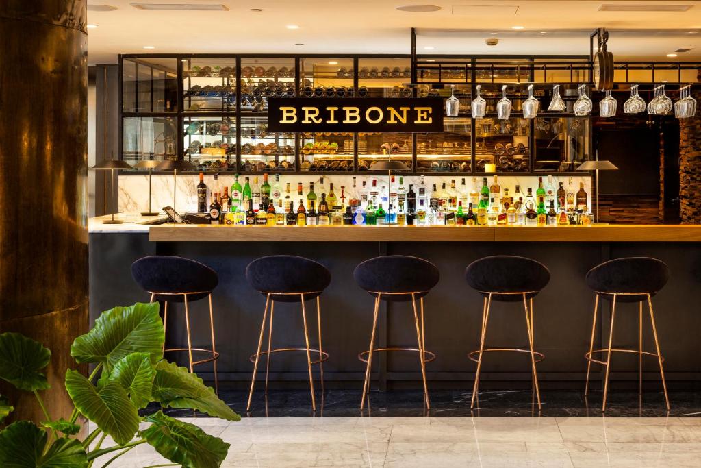 The lounge or bar area at Melia Madrid Princesa