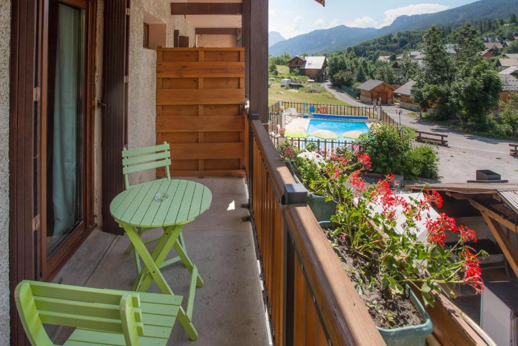 Nespecifikovaný výhled na hory nebo výhled na hory při pohledu z hotelu