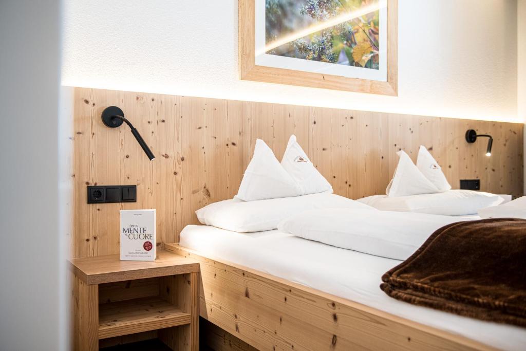 Postel nebo postele na pokoji v ubytování Alphotel Stocker Alpine Wellnesshotel
