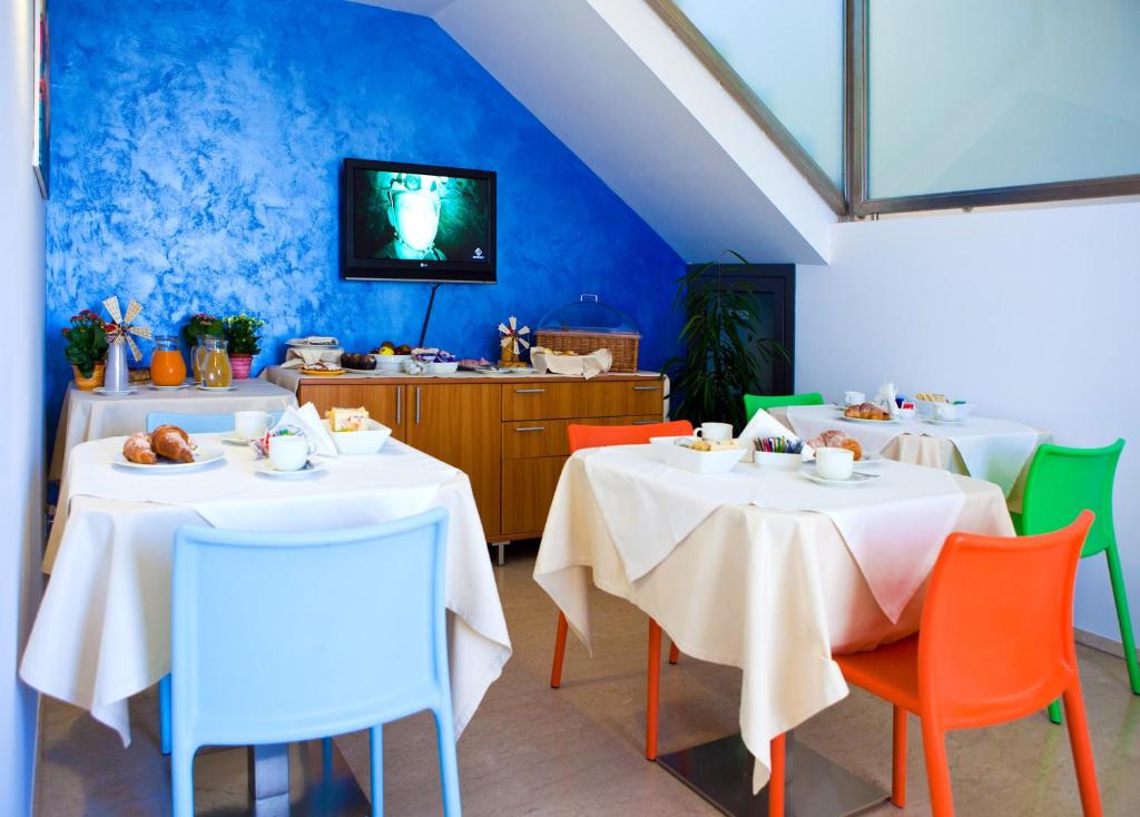 TV a/nebo společenská místnost v ubytování Le Saline Hotel