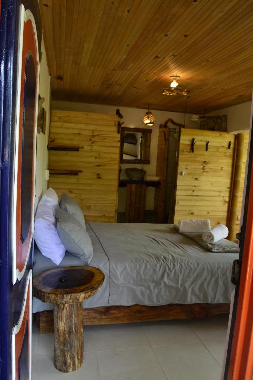 Postel nebo postele na pokoji v ubytování Habitación Las Bromelias, Pijao, Finca Flora del Rio