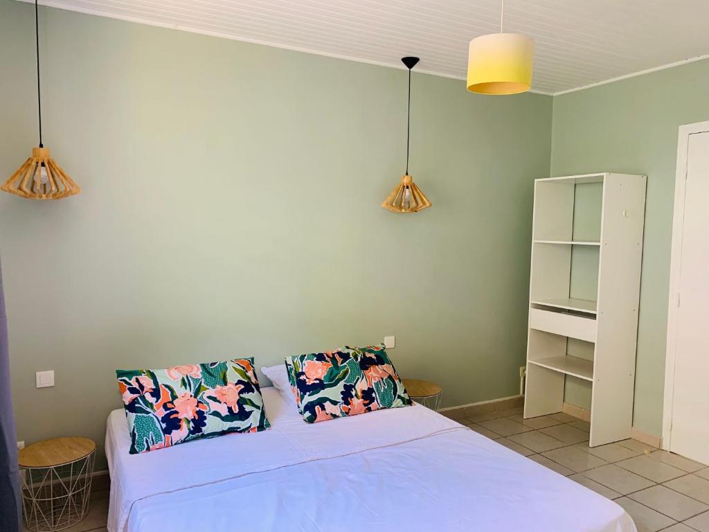 Postel nebo postele na pokoji v ubytování Villa Fresh&Cosy Trois-Ilets 3 étoiles