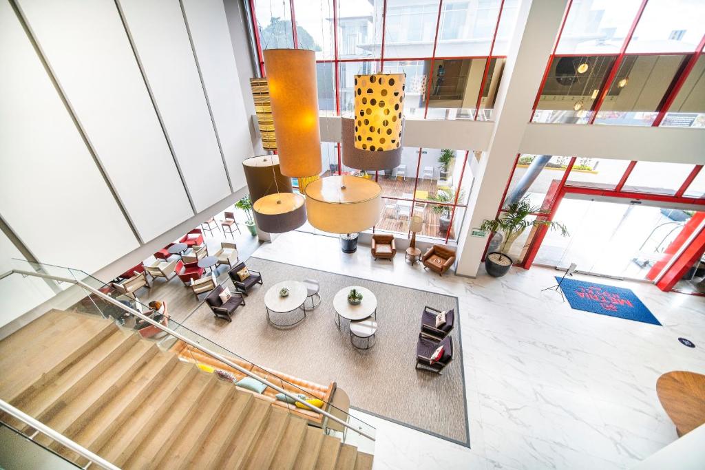 an overhead view of a lobby with tables and chairs at Metria Hotel in León