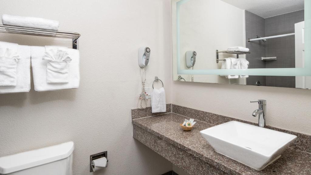 Scandia Motel - Queen Room