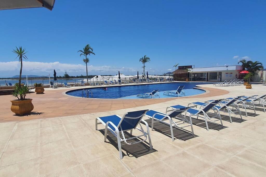 The swimming pool at or close to Resort no paraíso perto da praia