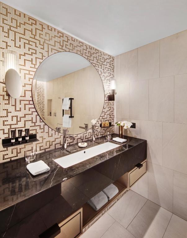The Star Grand Hotel and Residences Sydney - Premium King Room With Harbor View