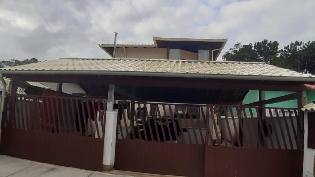 En balkon eller terrasse på Ingleses norte da ilha