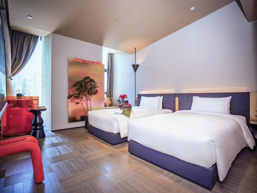 Postel nebo postele na pokoji v ubytování Grade Hotel Shenzhen Shekou Sea World