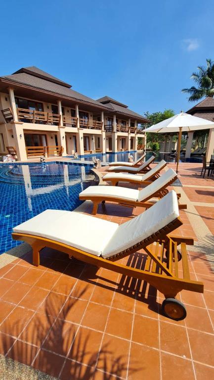 Bazén v ubytování Elegancy Resort Hua Hin nebo v jeho okolí
