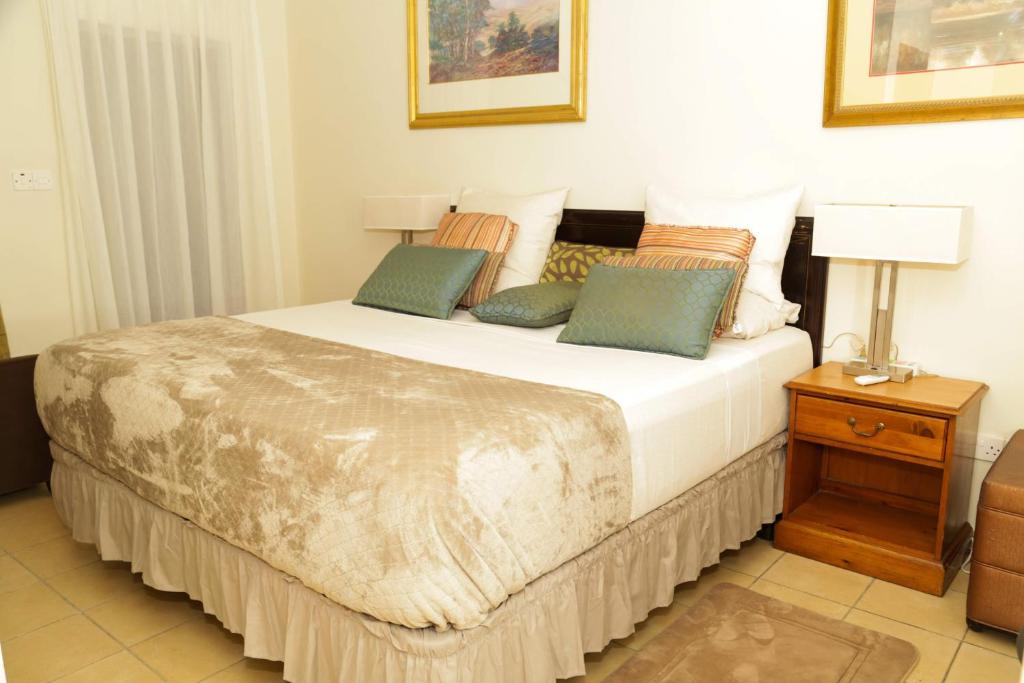 Un pat sau paturi într-o cameră la HOTEL MALLIKA COMPANY, SL