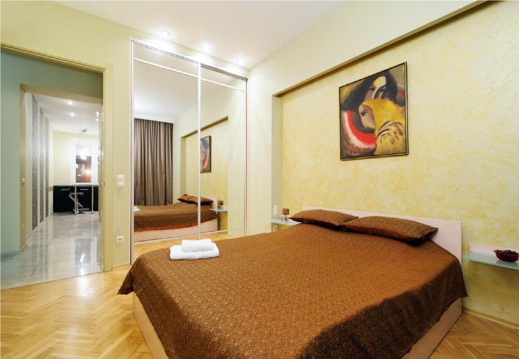 Cama o camas de una habitación en Centr VIP-kvartira by 7