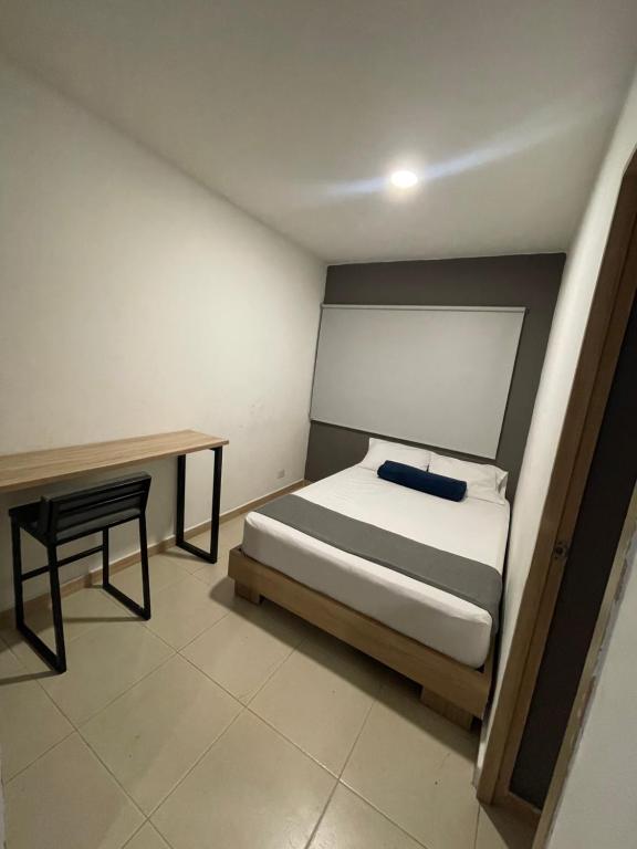 Postel nebo postele na pokoji v ubytování HOTEL MEDELLIN CENTRAL