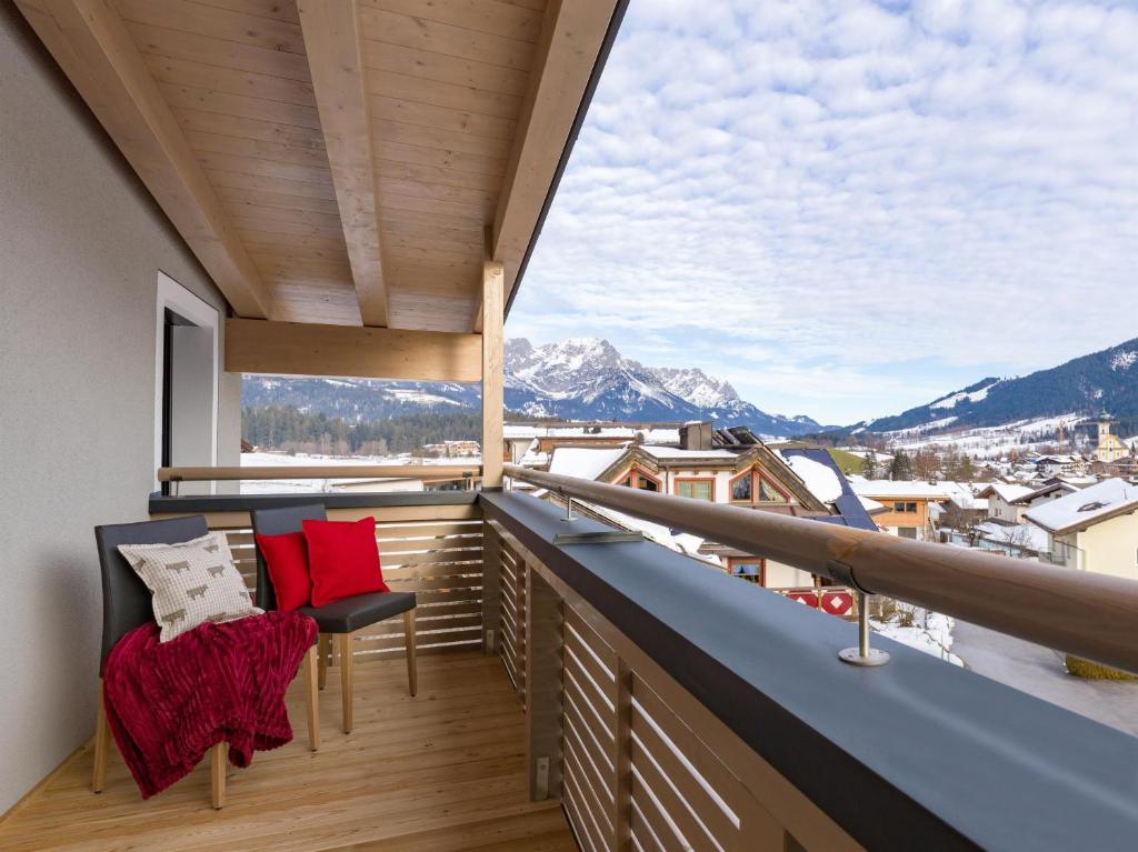 a balcony with a view of the mountains at Dani&#39;s Ferienwohnung in Söll
