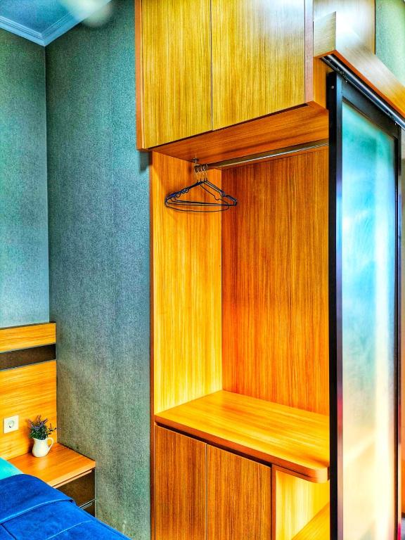 Postel nebo postele na pokoji v ubytování Cozy Residence Tomang