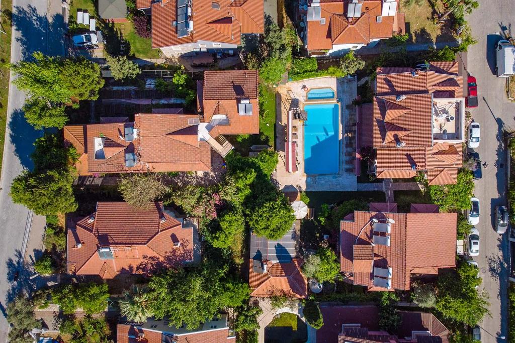Bazén v ubytování Vira Suites Hotel nebo v jeho okolí