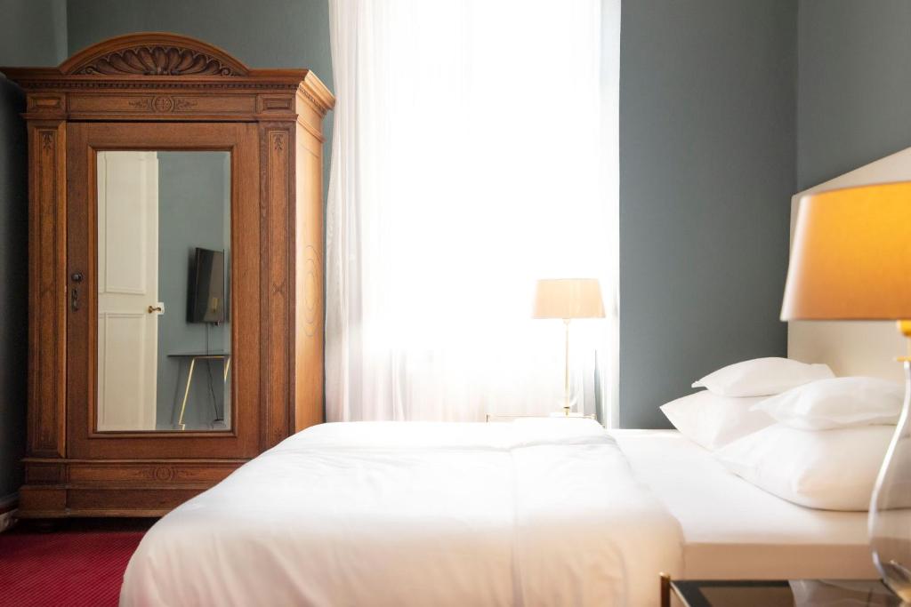 Cama ou camas em um quarto em Hotel Bamberger Hof Bellevue