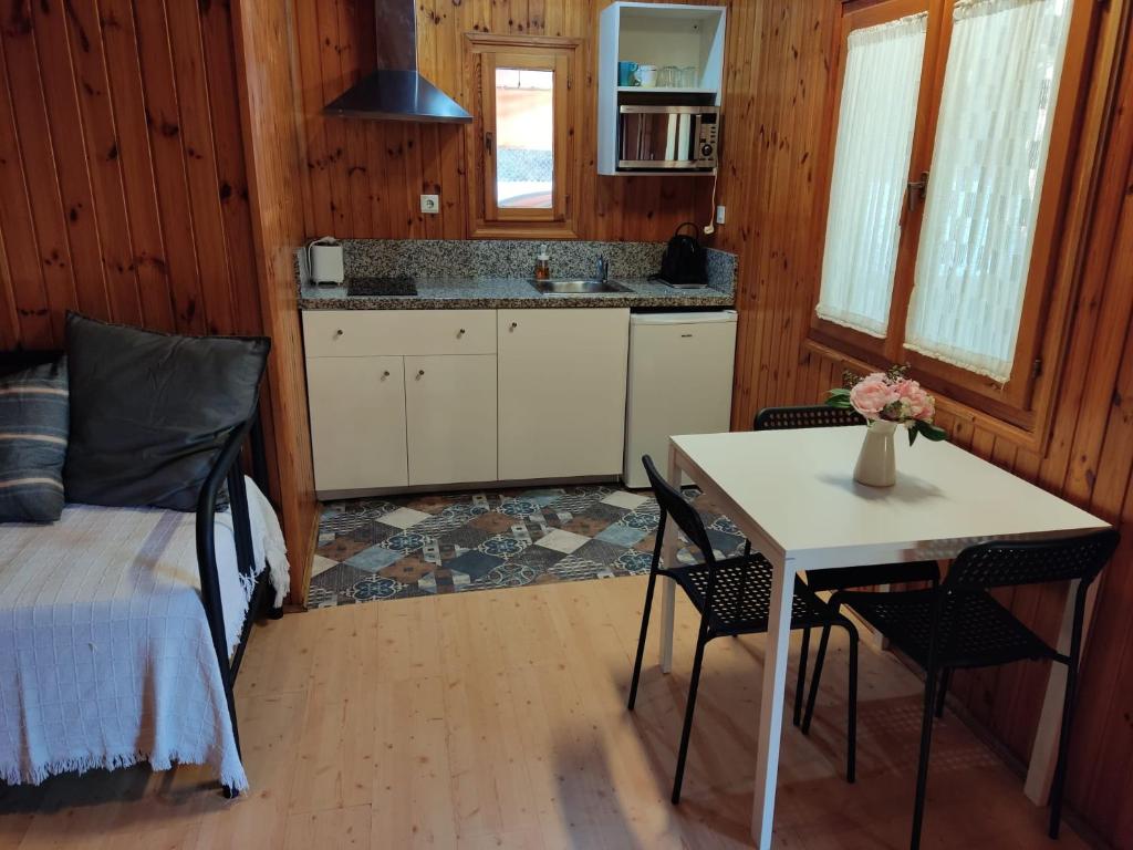 Kuchyňa alebo kuchynka v ubytovaní Bungalow con piscina cerca de la playa de Torre del Mar Ideal familias