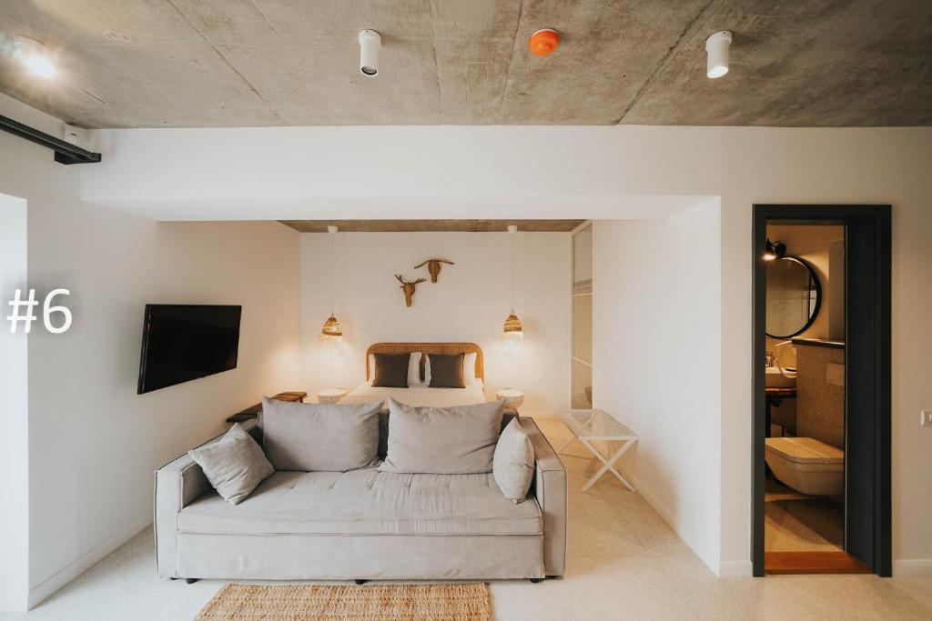 Телевизор и/или развлекательный центр в The Pines Boutique Villa - Vama Veche
