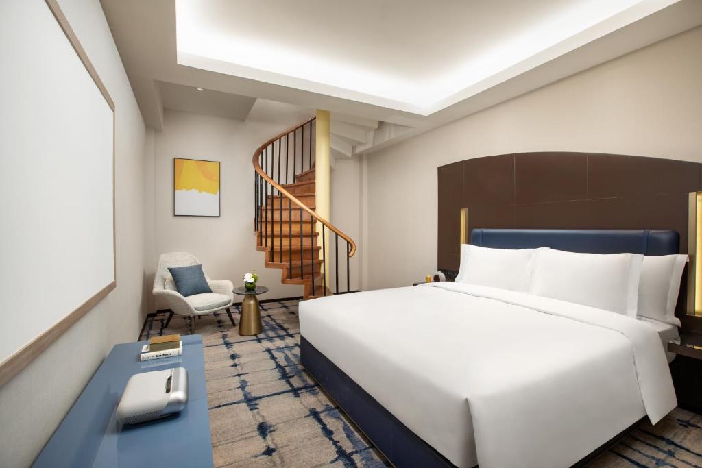 voco Wuhan Xinhua, an IHG Hotel - King Suite - доступ в лаундж
