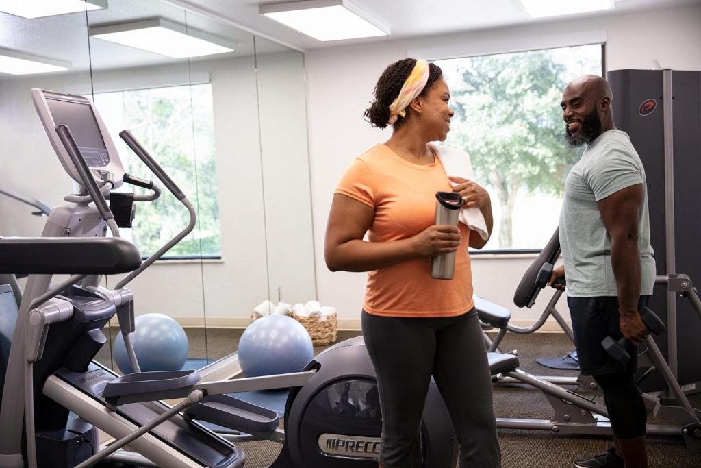 Fitness centrum a/nebo fitness zařízení v ubytování Buena Vista Suites Orlando