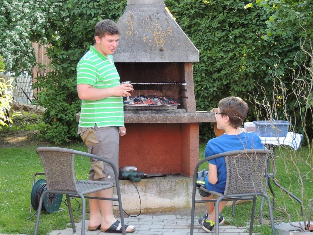Gril dostupný pro hosty v penzionu