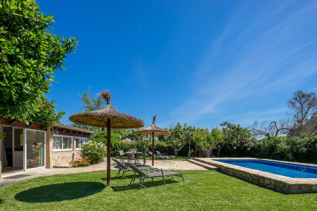 Villa with pool walking distance to the town (Roser vell)