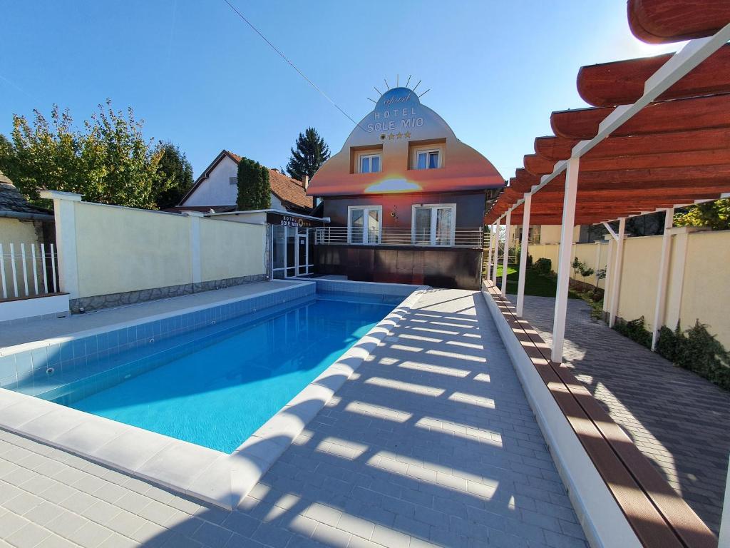 a swimming pool in the backyard of a house at Sole Mio Kula in Kula