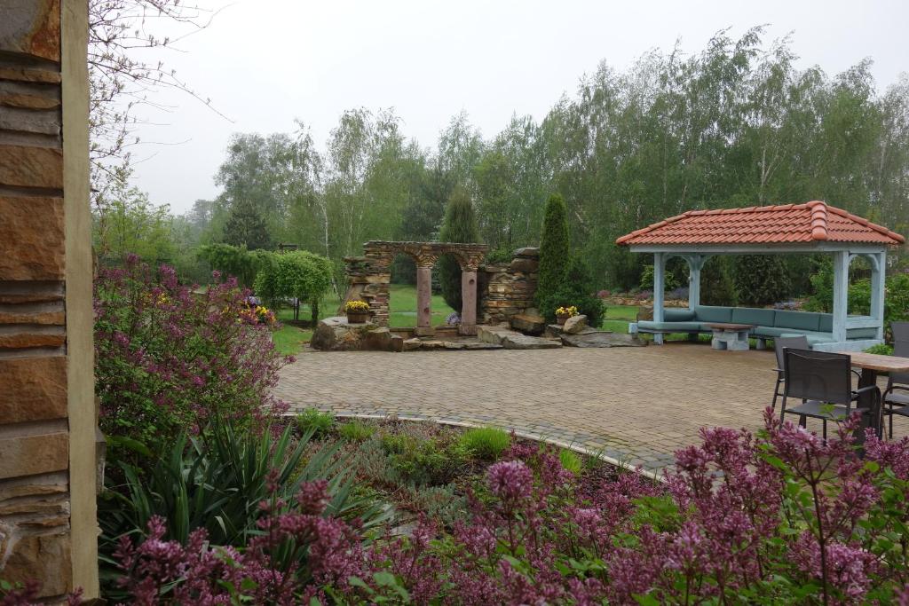 Zahrada ubytování Hotel Cyprus