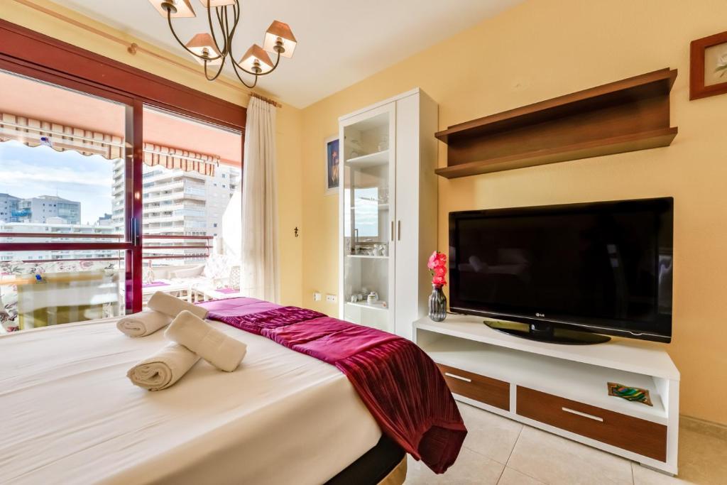 Televízia a/alebo spoločenská miestnosť v ubytovaní Villas Guzman - Zafiro
