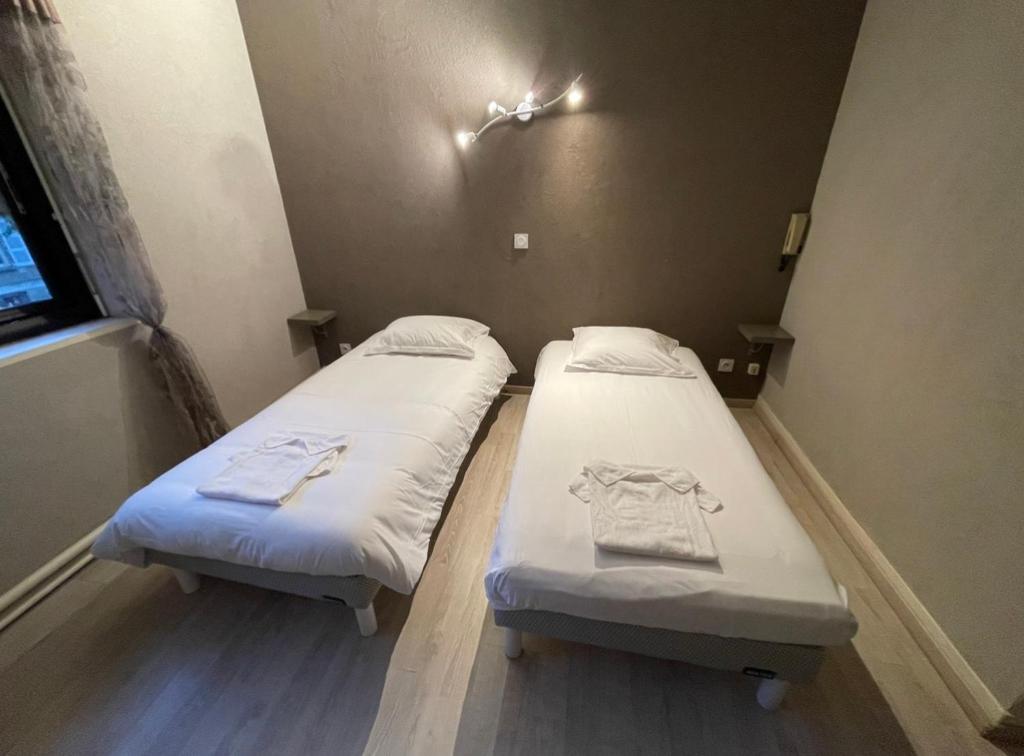 Postel nebo postele na pokoji v ubytování L'Excess Hotel
