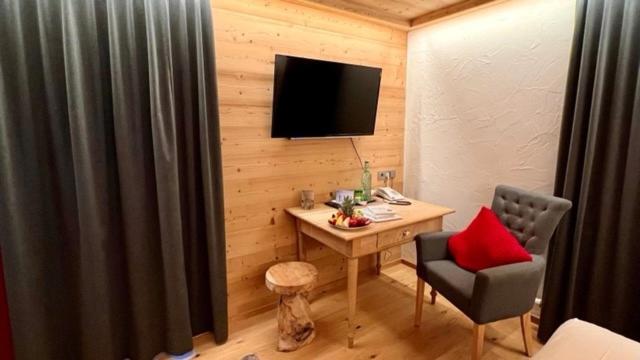 TV a/nebo společenská místnost v ubytování Hotel Gasthof Adler