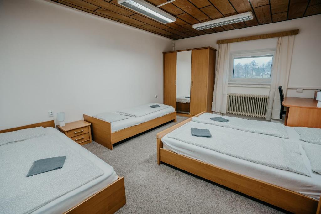 Postel nebo postele na pokoji v ubytování U Ztraceného potoka