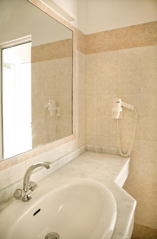 Lambis Studios & Apartments - 18