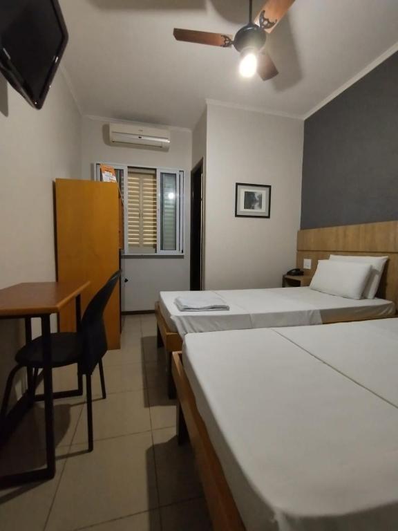 Postel nebo postele na pokoji v ubytování Hotel Cidade
